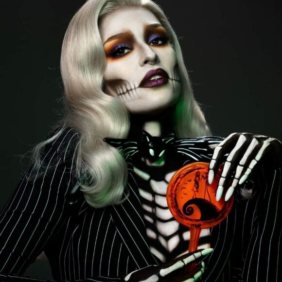 Melt Cosmetics X The Nightmare Before Christmas Christmas Town Eyeshadow Palette - Picture 6 of 7